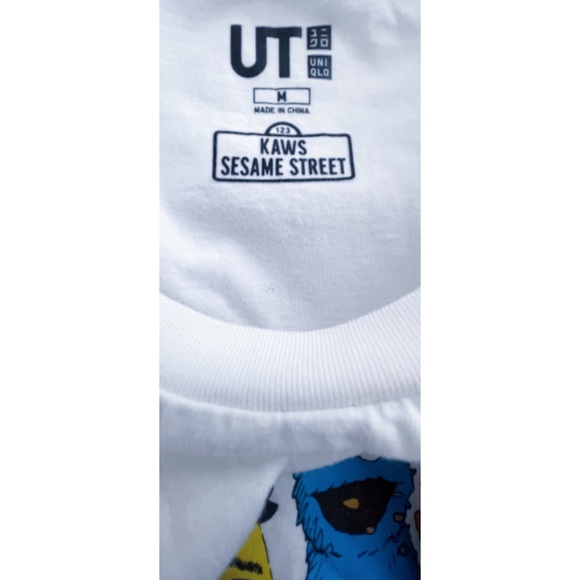 KAWS x Uniqlo x Sesame Street Group T-Shirt - Picture 3 of 4